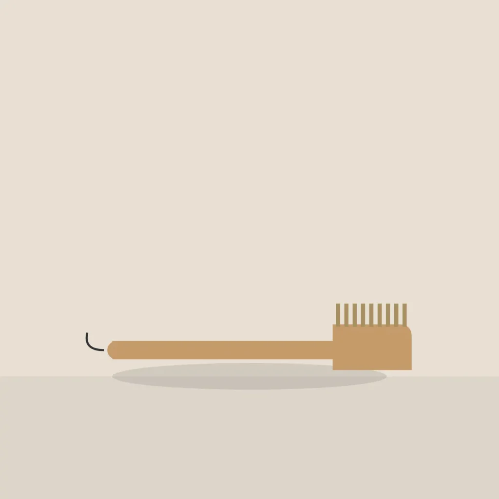 Long-handled beech bath brush with pale bristles